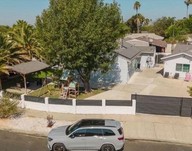 9620 Woodale Avenue - Photo Thumbnail 11