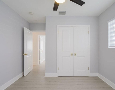 9620 Woodale Avenue - Photo Thumbnail 39