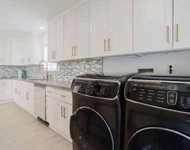 9620 Woodale Avenue - Photo Thumbnail 25