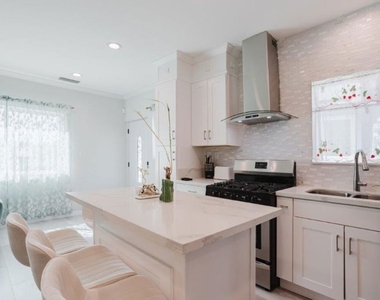 9620 Woodale Avenue - Photo Thumbnail 47