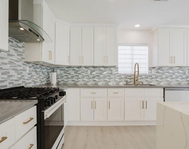 9620 Woodale Avenue - Photo Thumbnail 21