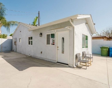 9620 Woodale Avenue - Photo Thumbnail 41