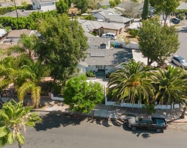 9620 Woodale Avenue - Photo Thumbnail 6