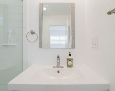 9620 Woodale Avenue - Photo Thumbnail 31