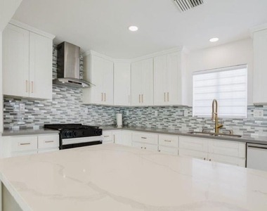 9620 Woodale Avenue - Photo Thumbnail 20