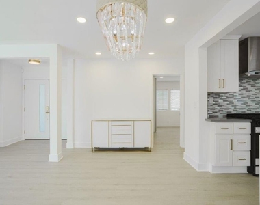 9620 Woodale Avenue - Photo Thumbnail 19