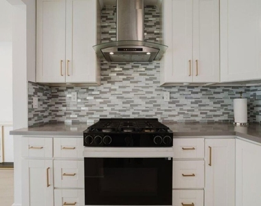 9620 Woodale Avenue - Photo Thumbnail 22