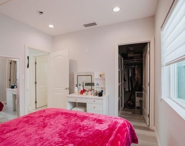 9620 Woodale Avenue - Photo Thumbnail 57