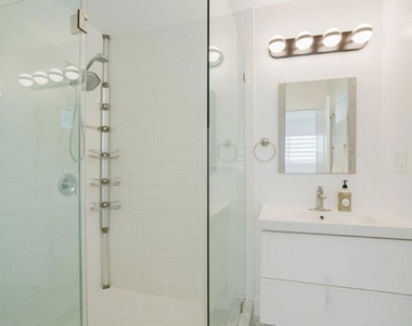 9620 Woodale Avenue - Photo Thumbnail 32