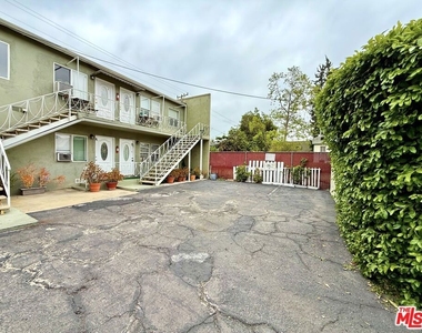 630 N Westbourne Drive - Photo Thumbnail 11