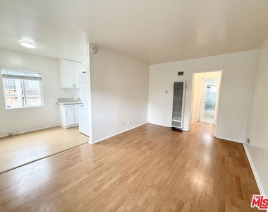 630 N Westbourne Drive - Photo Thumbnail 5