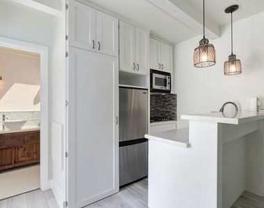 3493 Mandeville Canyon Road - Photo Thumbnail 14