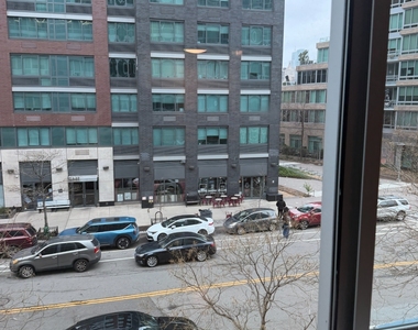Center Boulevard - Photo Thumbnail 2