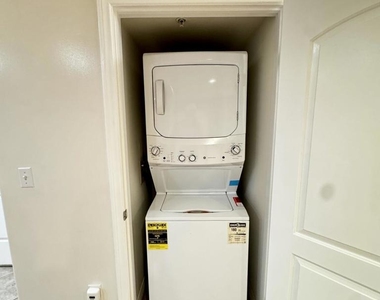 13525 Vanowen Street - Photo Thumbnail 12