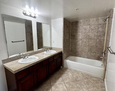 13525 Vanowen Street - Photo Thumbnail 10