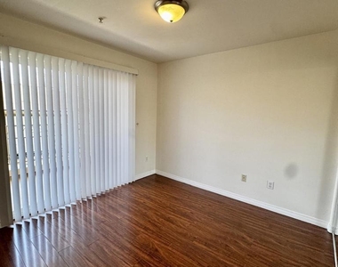13525 Vanowen Street - Photo Thumbnail 11