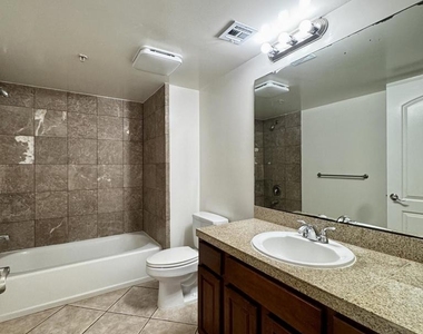 13525 Vanowen Street - Photo Thumbnail 6