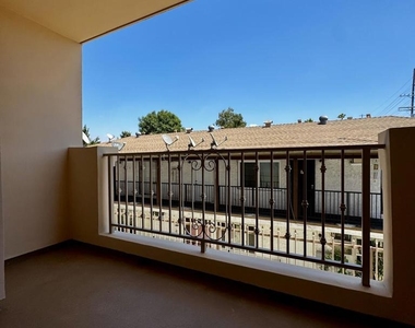 13525 Vanowen Street - Photo Thumbnail 13