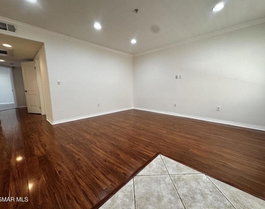 13525 Vanowen Street - Photo Thumbnail 3