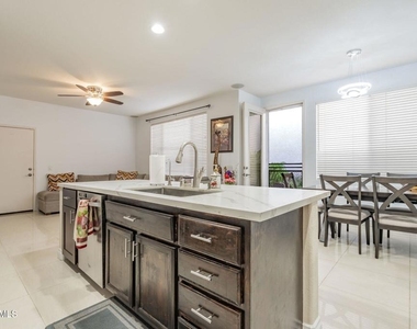 5053 Flagstone Lane - Photo Thumbnail 15