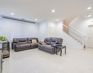 5053 Flagstone Lane - Photo Thumbnail 7