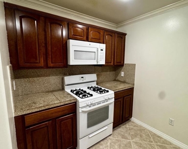 13525 Vanowen Street - Photo Thumbnail 3