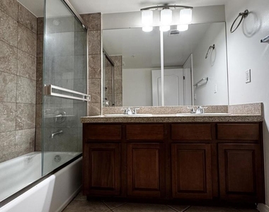 13525 Vanowen Street - Photo Thumbnail 16