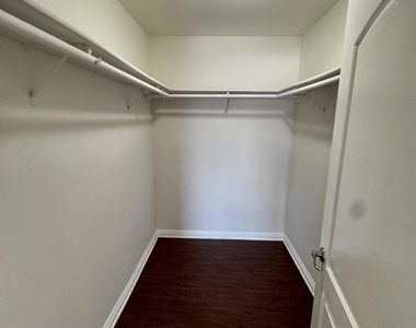 13525 Vanowen Street - Photo Thumbnail 17