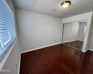 13525 Vanowen Street - Photo Thumbnail 9