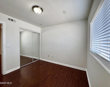 13525 Vanowen Street - Photo Thumbnail 11