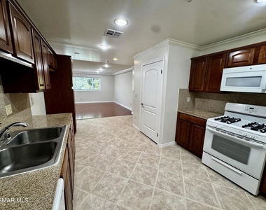13525 Vanowen Street - Photo Thumbnail 2