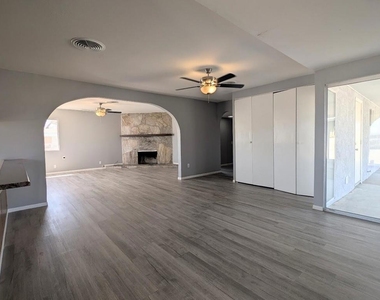 2373 Oahu Lane - Photo Thumbnail 9