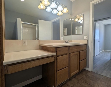 2373 Oahu Lane - Photo Thumbnail 11