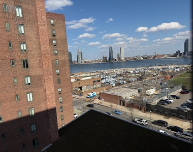 1st Avenue - Photo Thumbnail 14