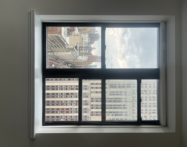 West 34th Street - Photo Thumbnail 3