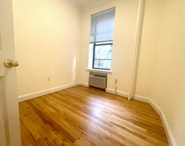 East 19th Street - Photo Thumbnail 4