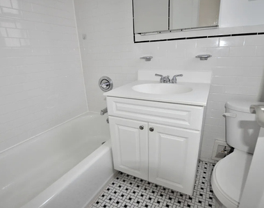 West 45th Street - Photo Thumbnail 5