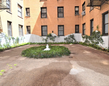West 45th Street - Photo Thumbnail 6