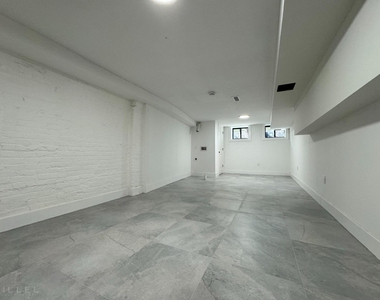 Seneca Ave - Photo Thumbnail 10