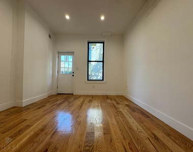 Seneca Ave - Photo Thumbnail 6
