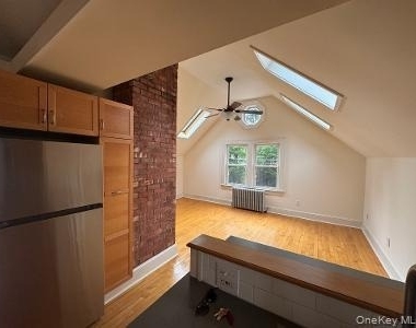 7 Aberdeen Drive - Photo Thumbnail 4