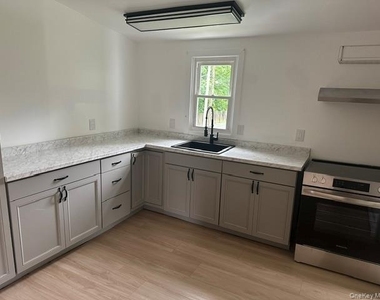 657 South Street - Photo Thumbnail 9