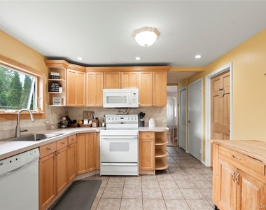306 Mccall Avenue - Photo Thumbnail 8