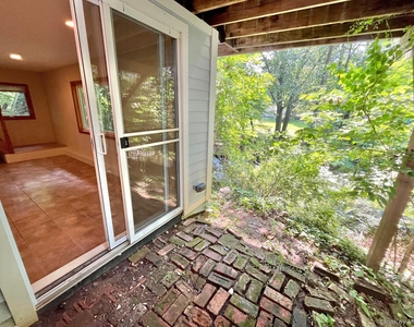 8 Anton Place - Photo Thumbnail 19