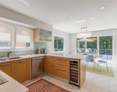 19 Woodland Way - Photo Thumbnail 11
