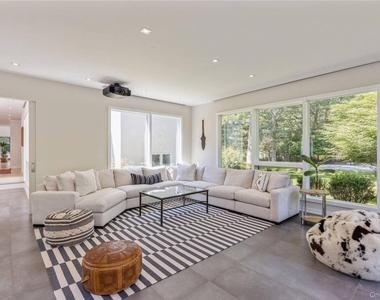 19 Woodland Way - Photo Thumbnail 8