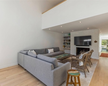 19 Woodland Way - Photo Thumbnail 10