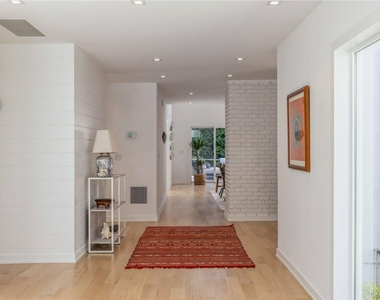 19 Woodland Way - Photo Thumbnail 6
