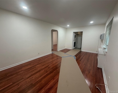 7231 Little Neck Parkway - Photo Thumbnail 4