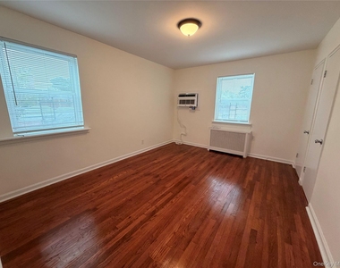 7231 Little Neck Parkway - Photo Thumbnail 5